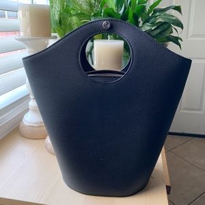 Elizabeth and James Little Shopper